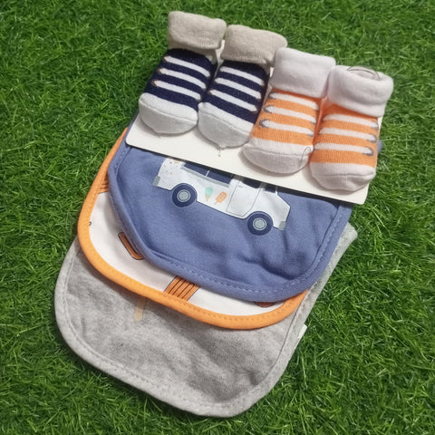 5 Pieces Bibs & Socks Set